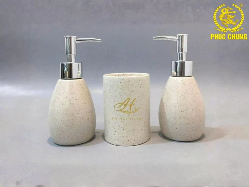 Bộ bình đựng dầu gội sữa tắm và cốc khách sạn cao cấp