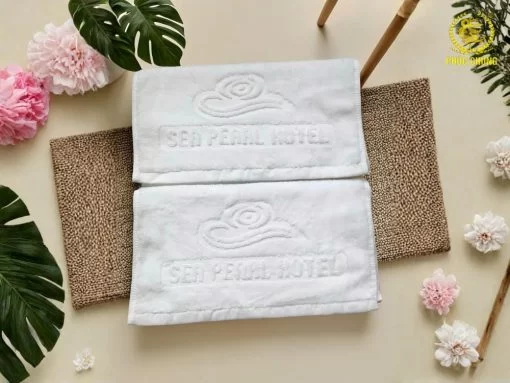 Khăn khách sạn thêu nổi logo – Tinh tế và chuyên nghiệp trong từng chi tiết