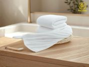 Khăn trắng mềm mịn – chuẩn “spa/resort” cho phòng tắm tinh tươm