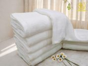 Set khăn tắm trắng dày mịn – nâng “chuẩn sạch sang” cho phòng tắm