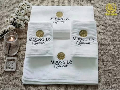 Set khăn khách sạn thêu logo – Đồng bộ hình ảnh, nâng tầm thương hiệu